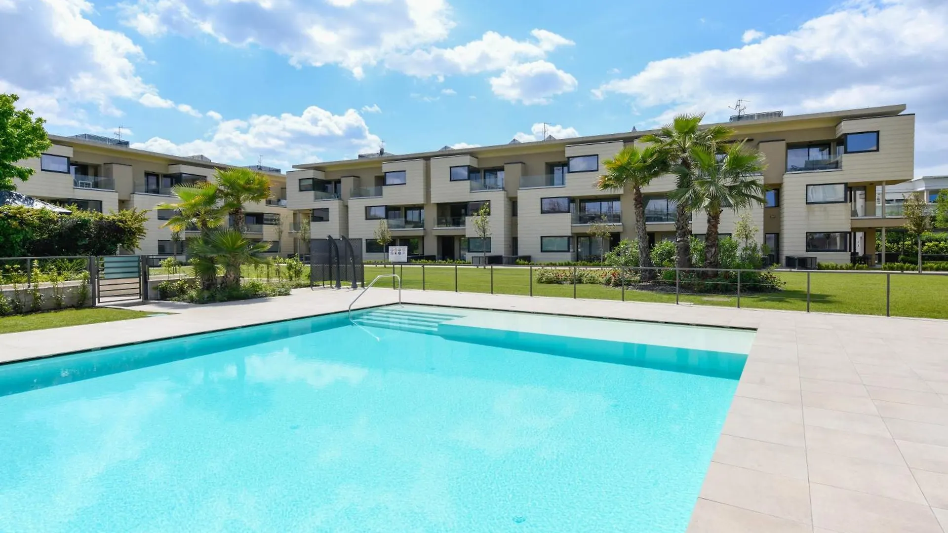 Holiday House Katya Resort Desenzano del Garda 0*,